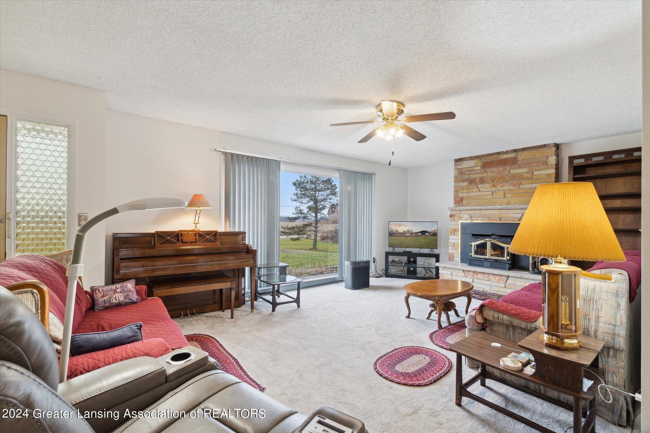 4713 Pares Road Dimondale, MI 48821 - Photo 11 of 61 09-4713-Pares-Rd-Diamondale-MI-48821-Win