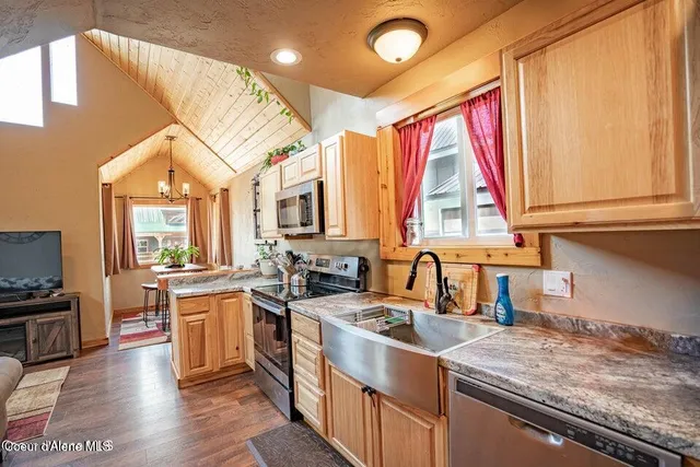 $330,000 | 11 Elk Horn Drive, Clark Fork, ID 83811