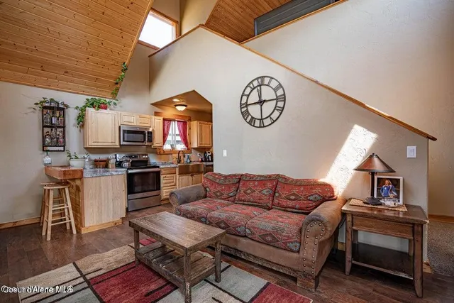 $330,000 | 11 Elk Horn Drive, Clark Fork, ID 83811