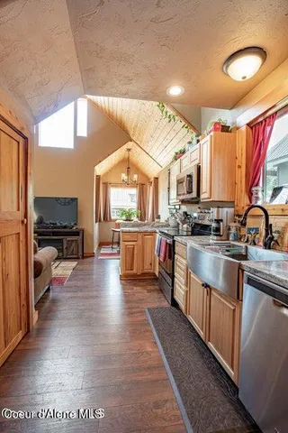 $330,000 | 11 Elk Horn Drive, Clark Fork, ID 83811