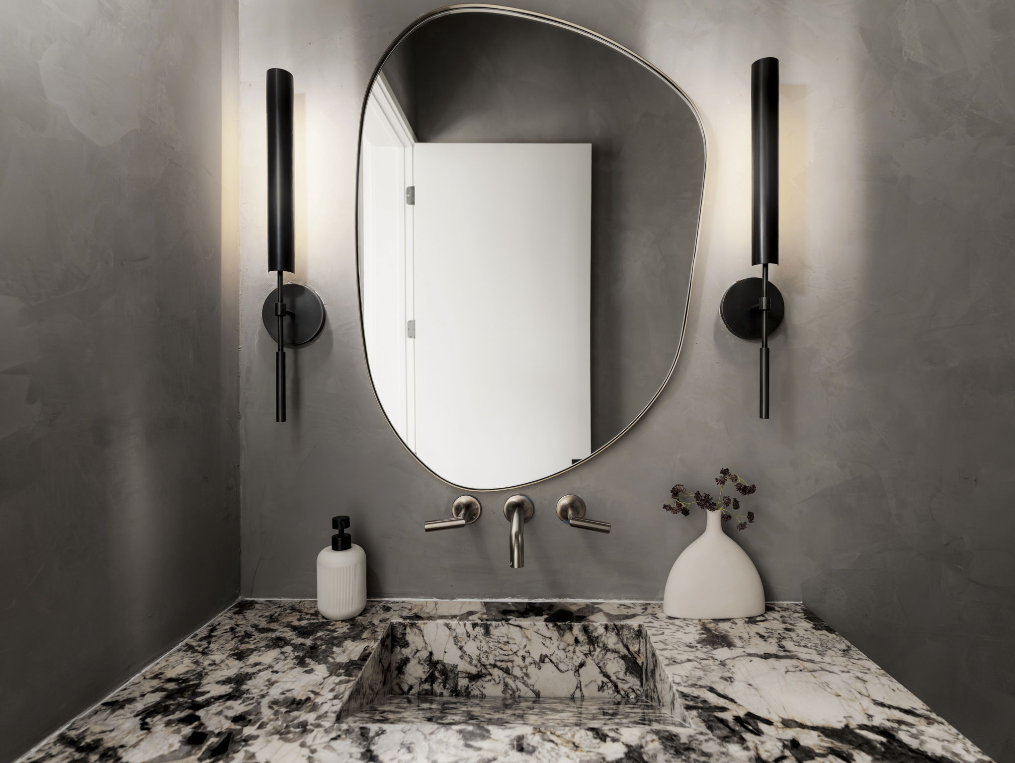 3411 Bridle Path Austin, TX 78703 - Photo 20 of 40 Bathroom featuring vanity