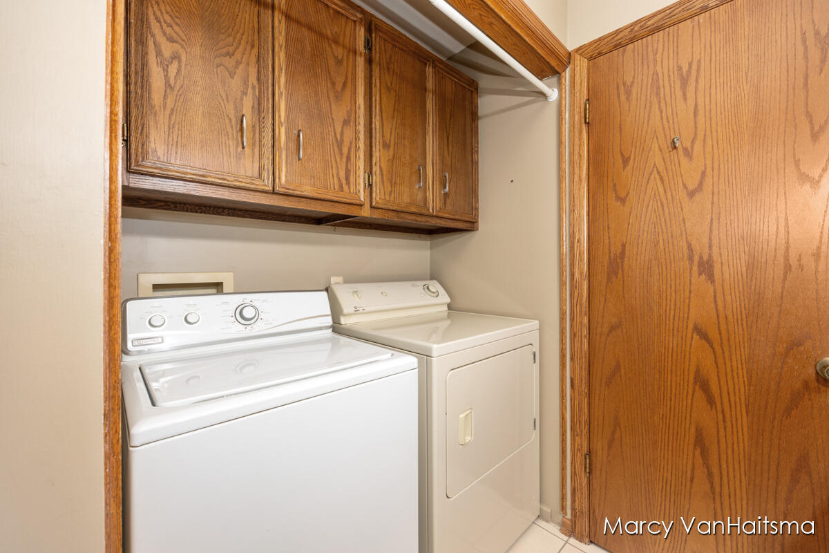 1861 Elizabeth Lane Jenison, MI 49428 - Photo 13 of 18 Gallery Image 13