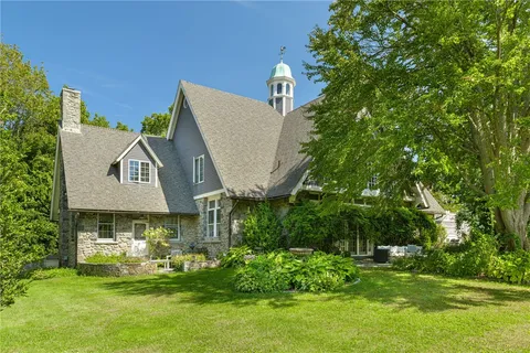 $2,150,000 | 3 Stone Tower Lane, Barrington, RI 02806