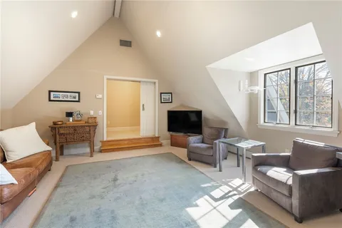 $2,150,000 | 3 Stone Tower Lane, Barrington, RI 02806