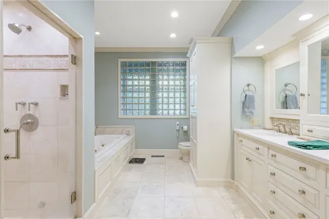 $2,150,000 | 3 Stone Tower Lane, Barrington, RI 02806