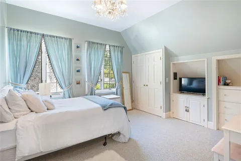 $2,150,000 | 3 Stone Tower Lane, Barrington, RI 02806
