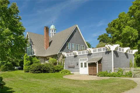 $2,150,000 | 3 Stone Tower Lane, Barrington, RI 02806
