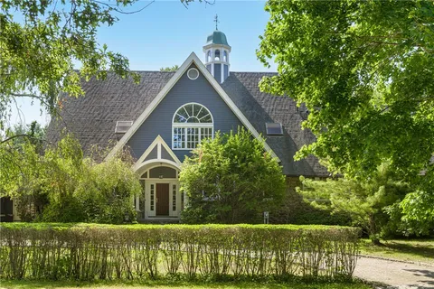 $2,150,000 | 3 Stone Tower Lane, Barrington, RI 02806