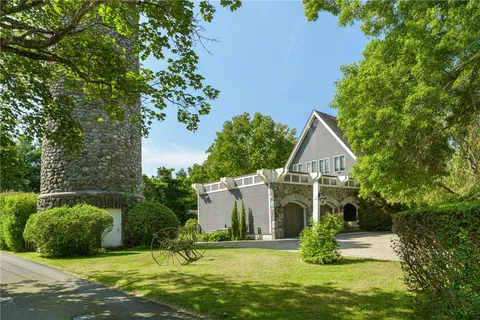 $2,150,000 | 3 Stone Tower Lane, Barrington, RI 02806