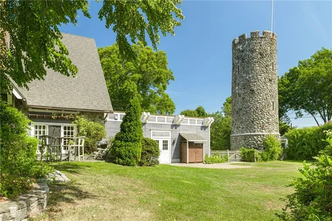 $2,150,000 | 3 Stone Tower Lane, Barrington, RI 02806