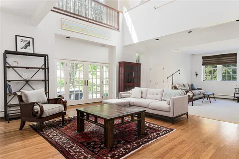 $2,150,000 | 3 Stone Tower Lane, Barrington, RI 02806