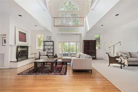 $2,150,000 | 3 Stone Tower Lane, Barrington, RI 02806