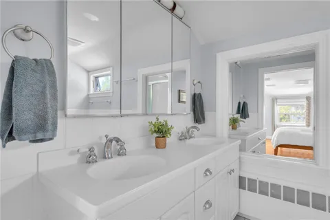 $1,350,000 | 6 Driftwood Lane, Barrington, RI 02806