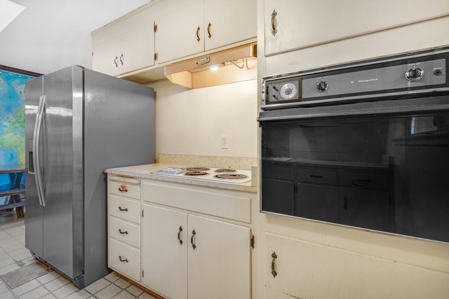 1374 Primrose Way Cupertino, CA 95014 - Photo 15 of 35 a kitchen with cabinets and appliances