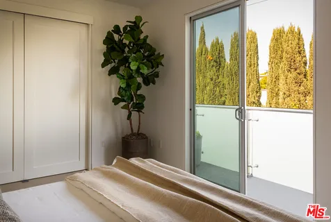 $2,089,000 | 928 North Croft Avenue, Unit 303, West Hollywood, CA 90069