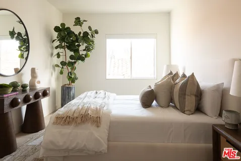 $2,089,000 | 928 North Croft Avenue, Unit 303, West Hollywood, CA 90069