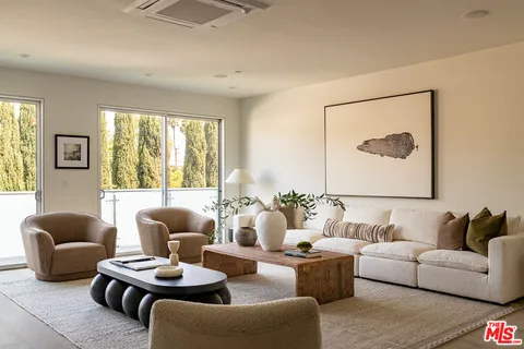 $2,089,000 | 928 North Croft Avenue, Unit 303, West Hollywood, CA 90069