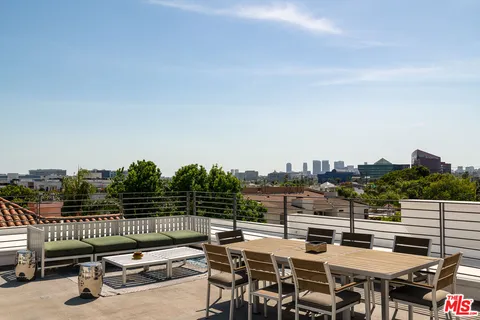 $2,089,000 | 928 North Croft Avenue, Unit 303, West Hollywood, CA 90069