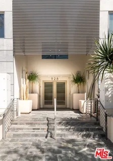 $2,089,000 | 928 North Croft Avenue, Unit 303, West Hollywood, CA 90069