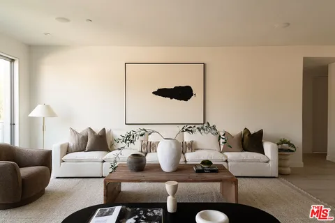 $2,089,000 | 928 North Croft Avenue, Unit 303, West Hollywood, CA 90069