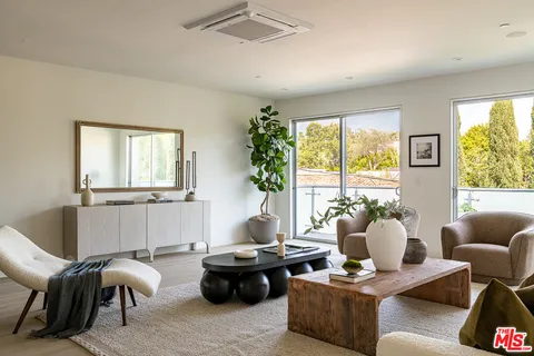 $2,089,000 | 928 North Croft Avenue, Unit 303, West Hollywood, CA 90069
