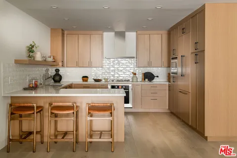 $2,089,000 | 928 North Croft Avenue, Unit 303, West Hollywood, CA 90069