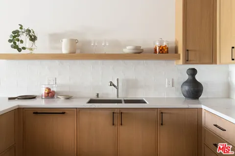 $2,089,000 | 928 North Croft Avenue, Unit 303, West Hollywood, CA 90069
