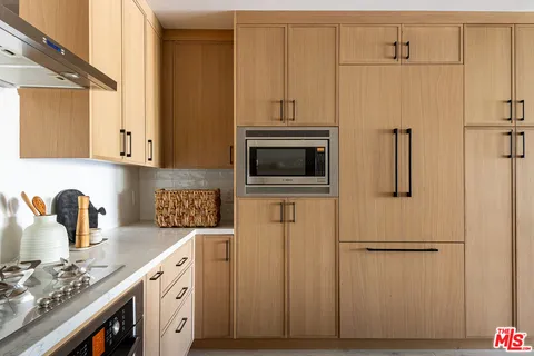 $2,089,000 | 928 North Croft Avenue, Unit 303, West Hollywood, CA 90069