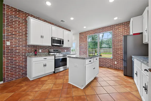 $275,000 | 804 Pearl River, Conroe, TX 77316