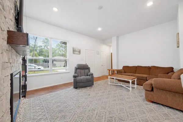 $275,000 | 804 Pearl River, Conroe, TX 77316