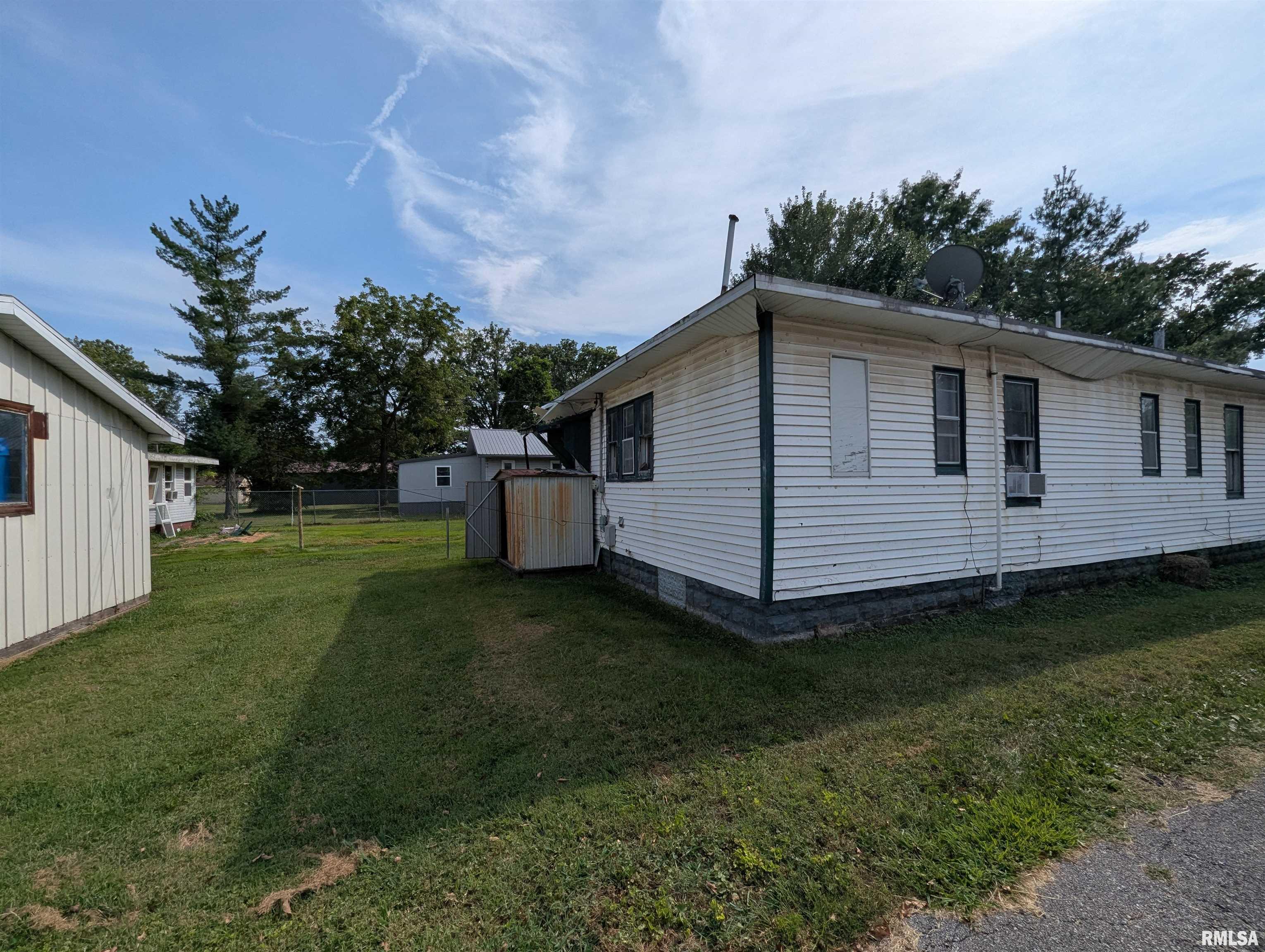 655 North Hickory Street Centralia, IL 62801 - Photo 3 of 7