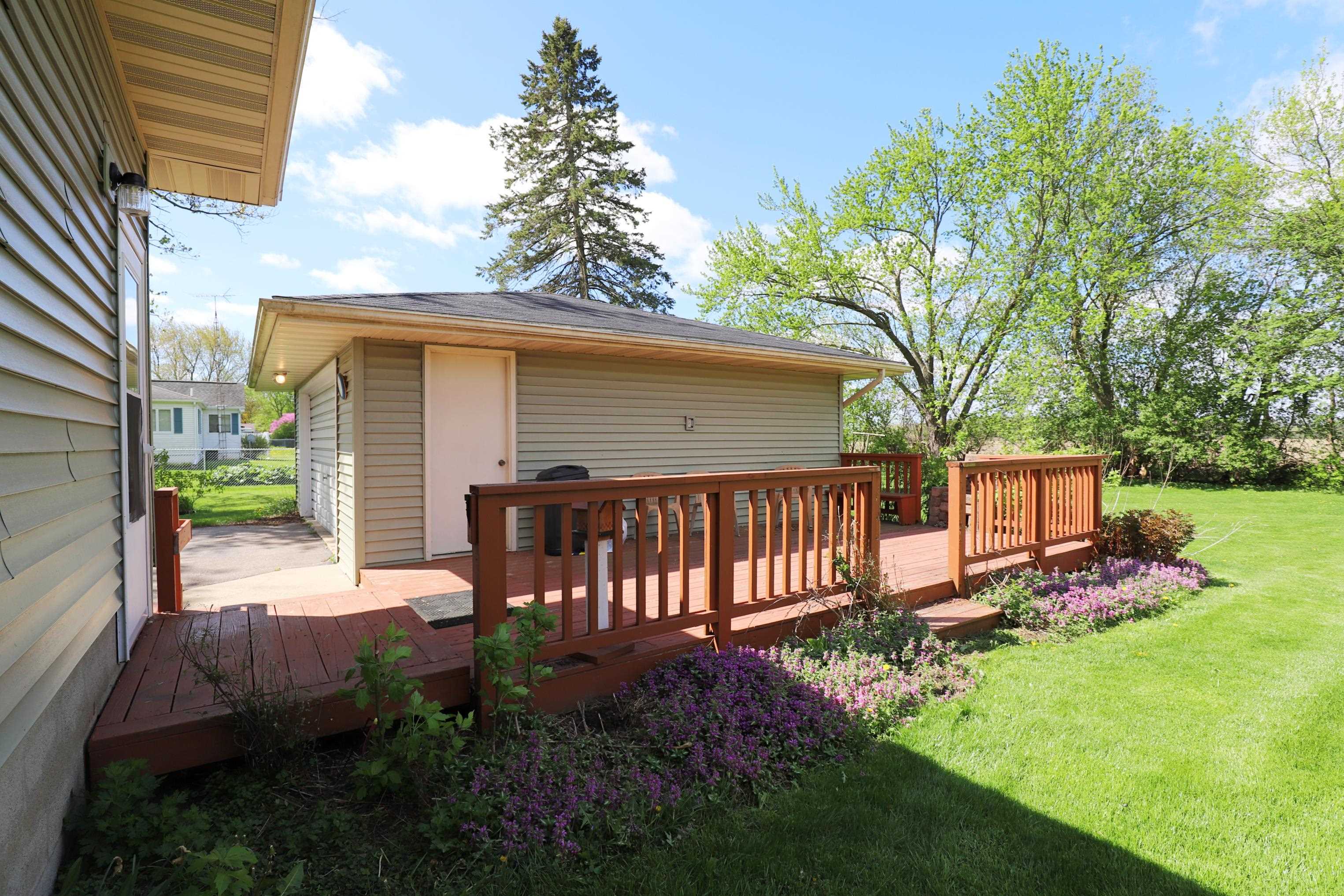 9093 North Genesee Road Mount Morris, MI 48458 - Photo 9 of 20 50140620-7a81b916-e7b0-4964-b27d-4b51c488dc68.JPG