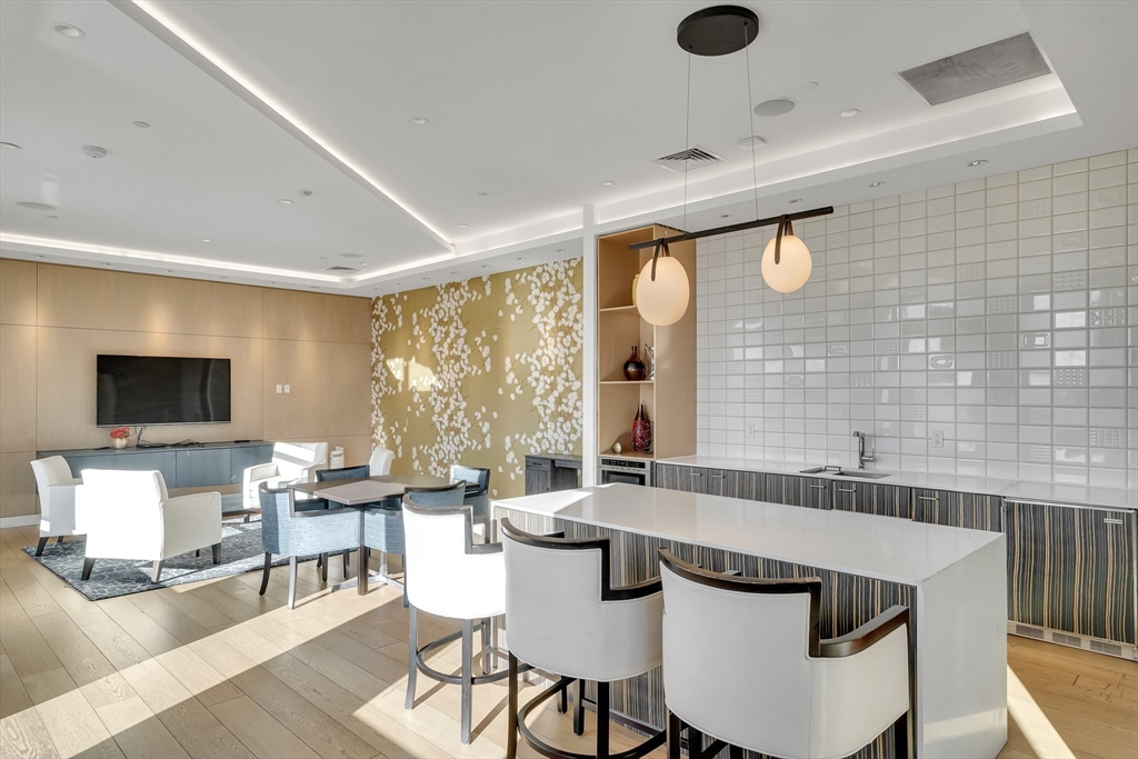 80 Fenwood Road, Unit 811 Boston, MA 02115 - Photo 25 of 36 Gallery Image 25