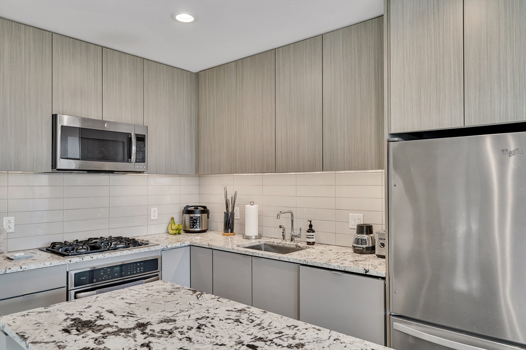 80 Fenwood Road, Unit 811 Boston, MA 02115 - Photo 7 of 36 Gallery Image 7