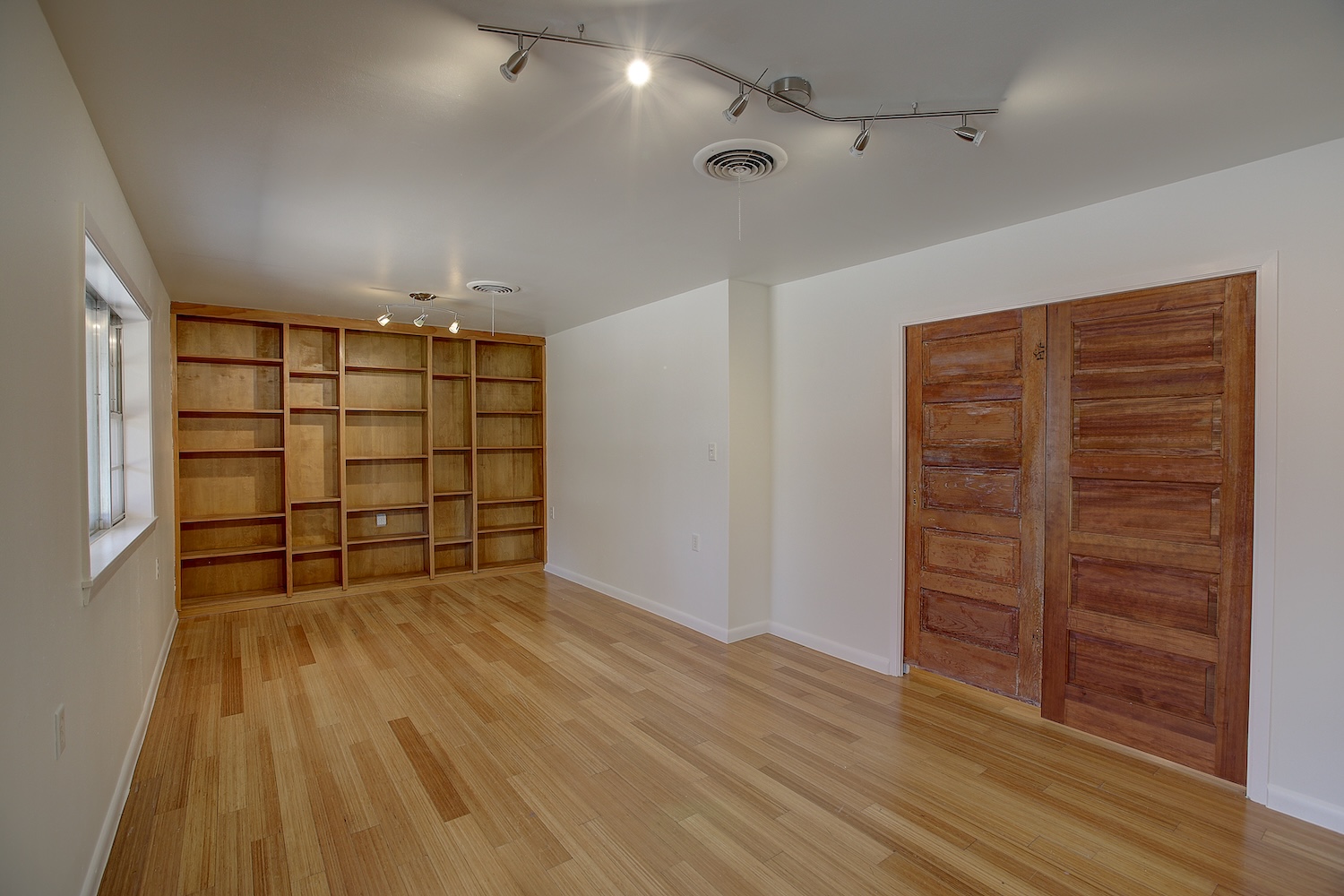 1607 South Elm Street Georgetown, TX 78626 - Photo 11 of 40 wooden floor and cabinet in a room
