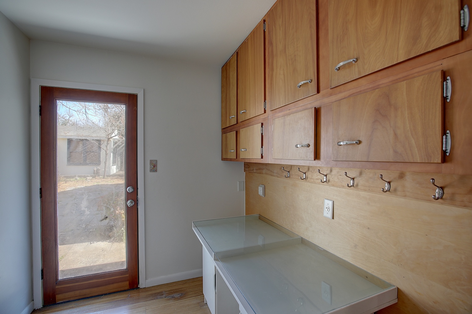 1607 South Elm Street Georgetown, TX 78626 - Photo 18 of 40 a bathroom with a sink and a mirror