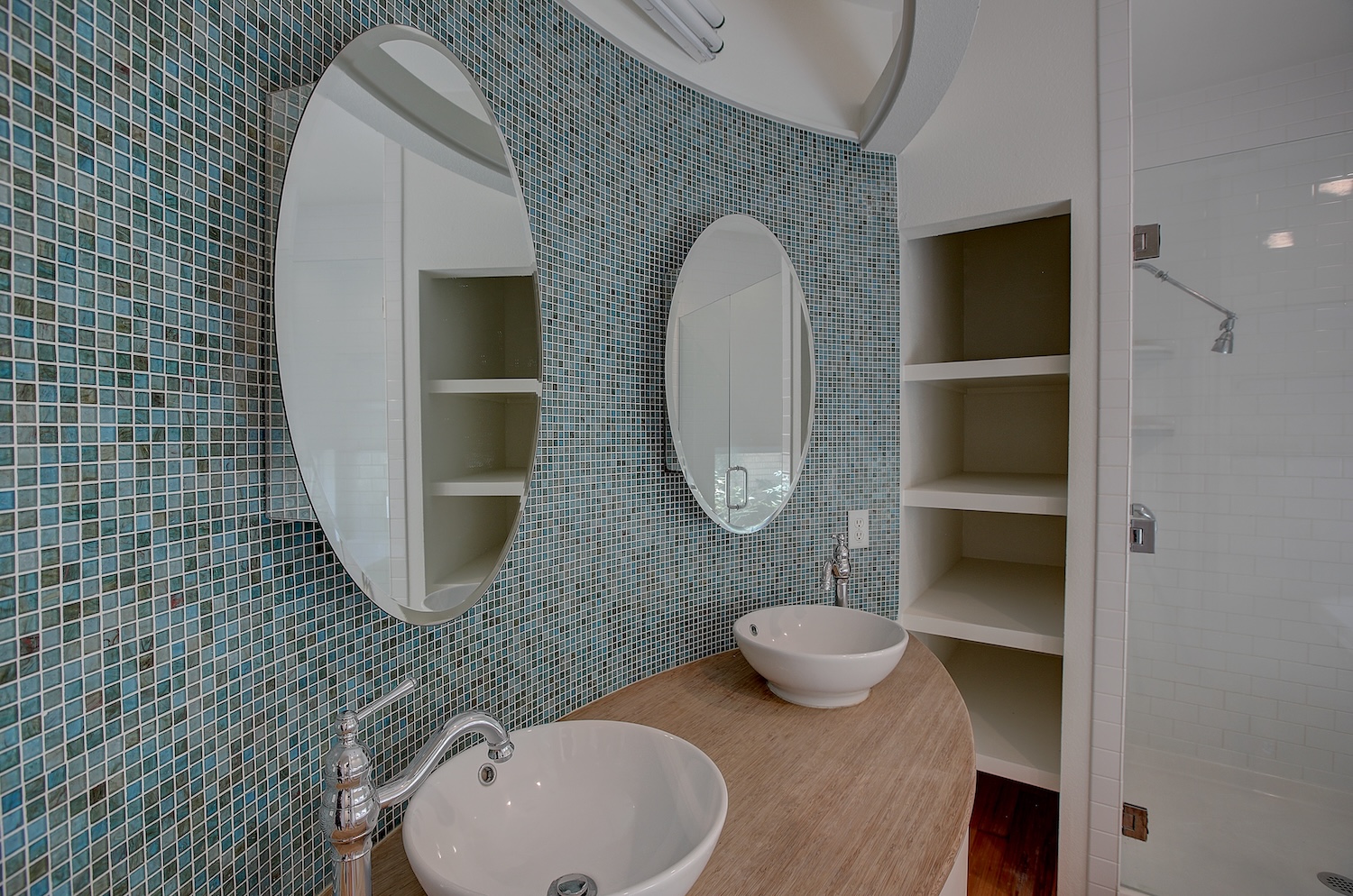 1607 South Elm Street Georgetown, TX 78626 - Photo 6 of 40 a bathroom with a toilet a sink and mirror