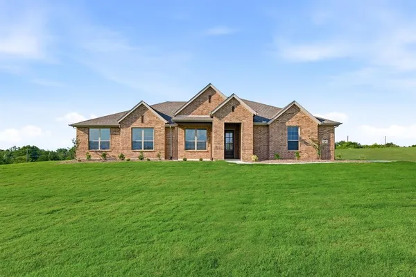 $465,000 | 120 Park Hurst Drive, Boyd, TX 76023