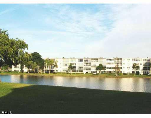 1098 Wolverton East, Unit E Boca Raton, FL 33434 - Photo 1 of 10 Exterior