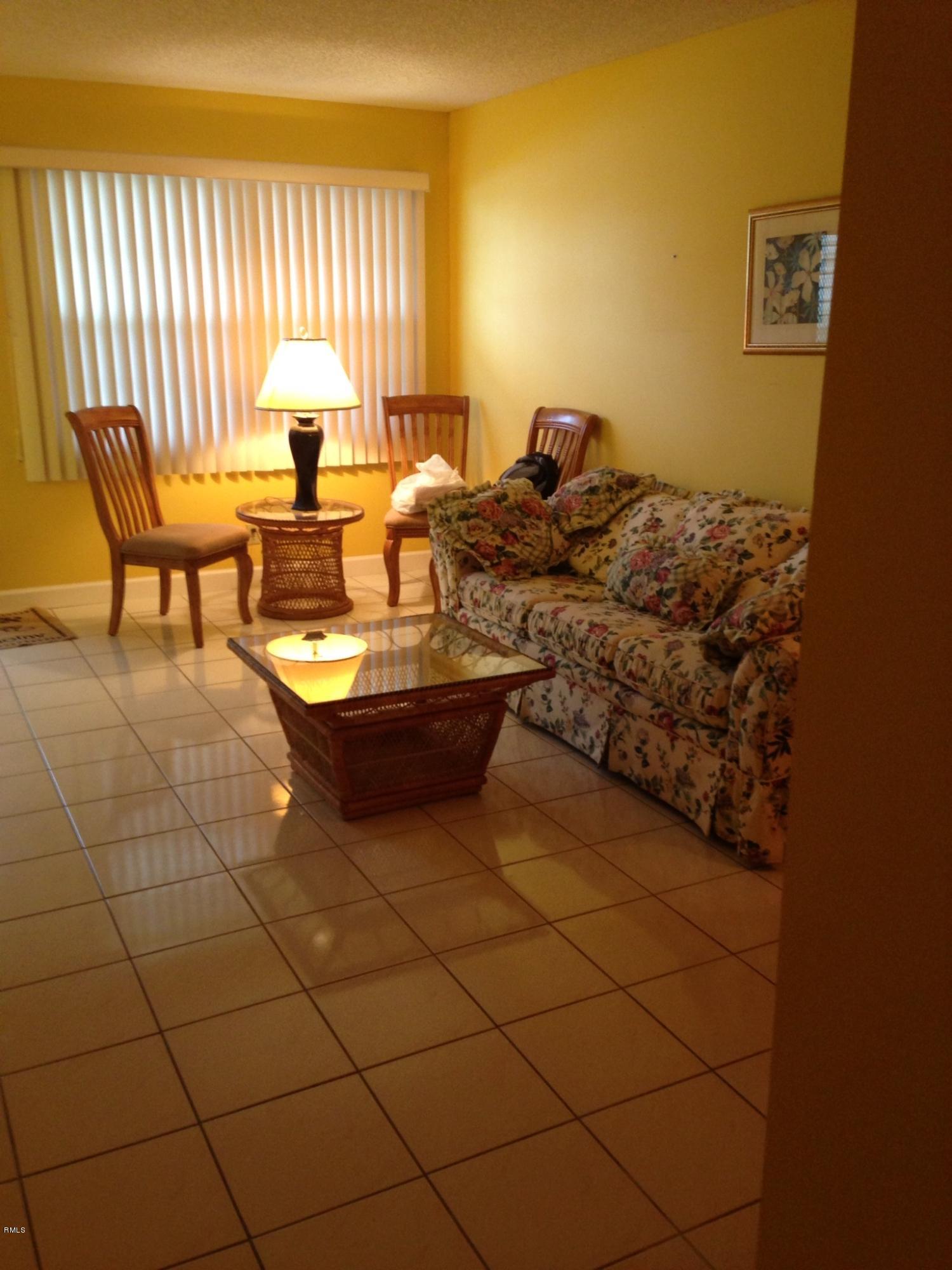 1098 Wolverton East, Unit E Boca Raton, FL 33434 - Photo 6 of 10 Living Room