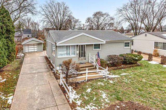 $2,600 | 6645 Riverside Drive, Tinley Park, IL 60477