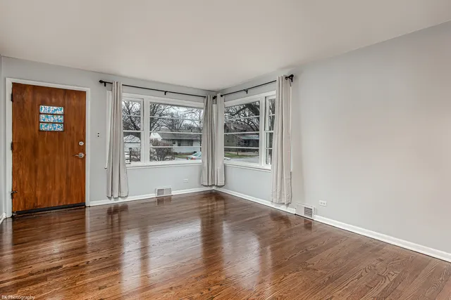 $2,600 | 6645 Riverside Drive, Tinley Park, IL 60477