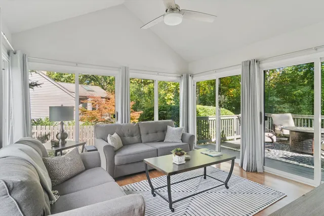 $899,000 | 39 Warrington Drive, Lake Bluff, IL 60044