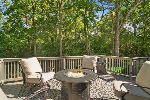 $899,000 | 39 Warrington Drive, Lake Bluff, IL 60044