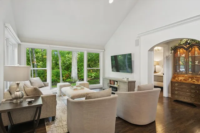 $899,000 | 39 Warrington Drive, Lake Bluff, IL 60044