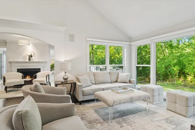 $899,000 | 39 Warrington Drive, Lake Bluff, IL 60044