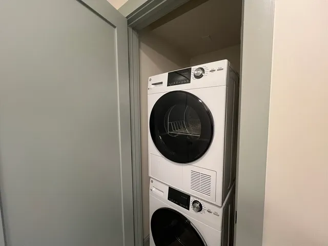 a close up view of a washer and dryer