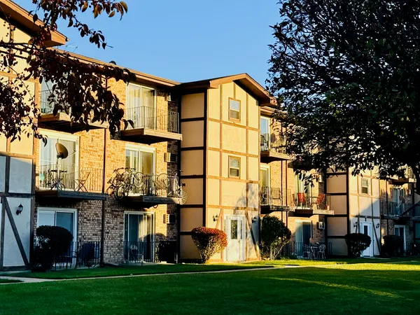 $160,000 | 3823 West 123rd Street, Unit 302, Alsip, IL 60803