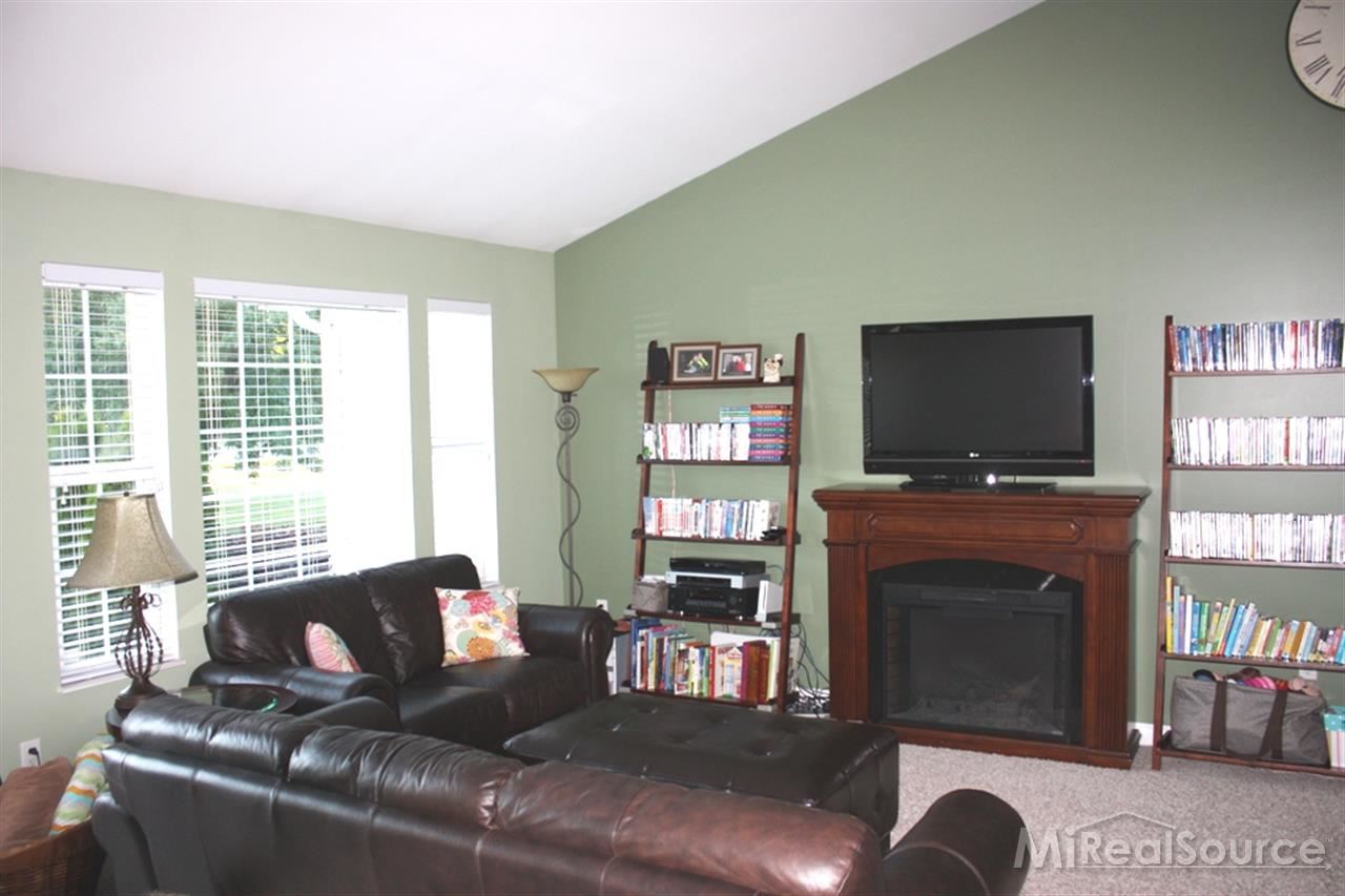 20 Rella Rae Avenue Marysville, MI 48040 - Photo 7 of 24 31164284-6.JPG