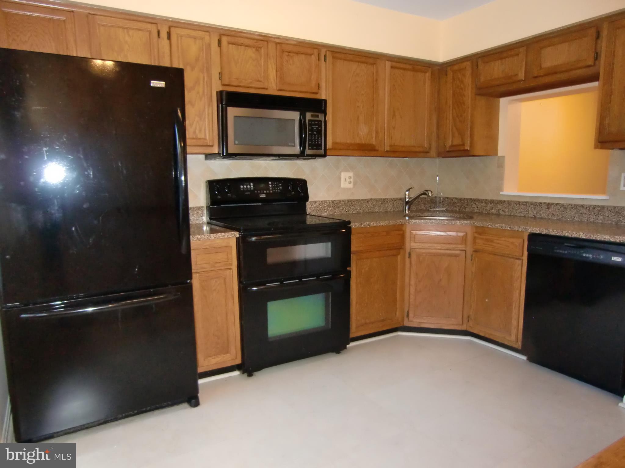 9545 Clocktower Lane Columbia, MD 21046 - Photo 2 of 25 eat in kitchen with updated appliances